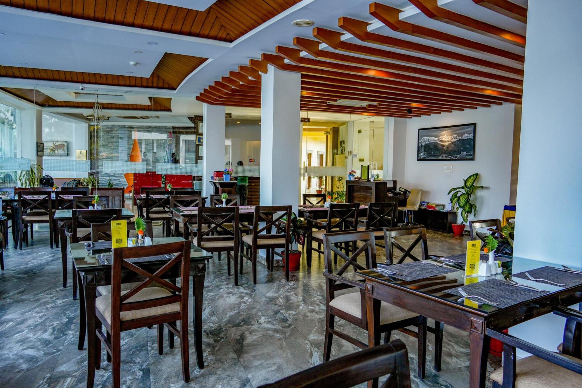 Himalayan Front Hotel By Kgh Group Pokhara Esterno foto