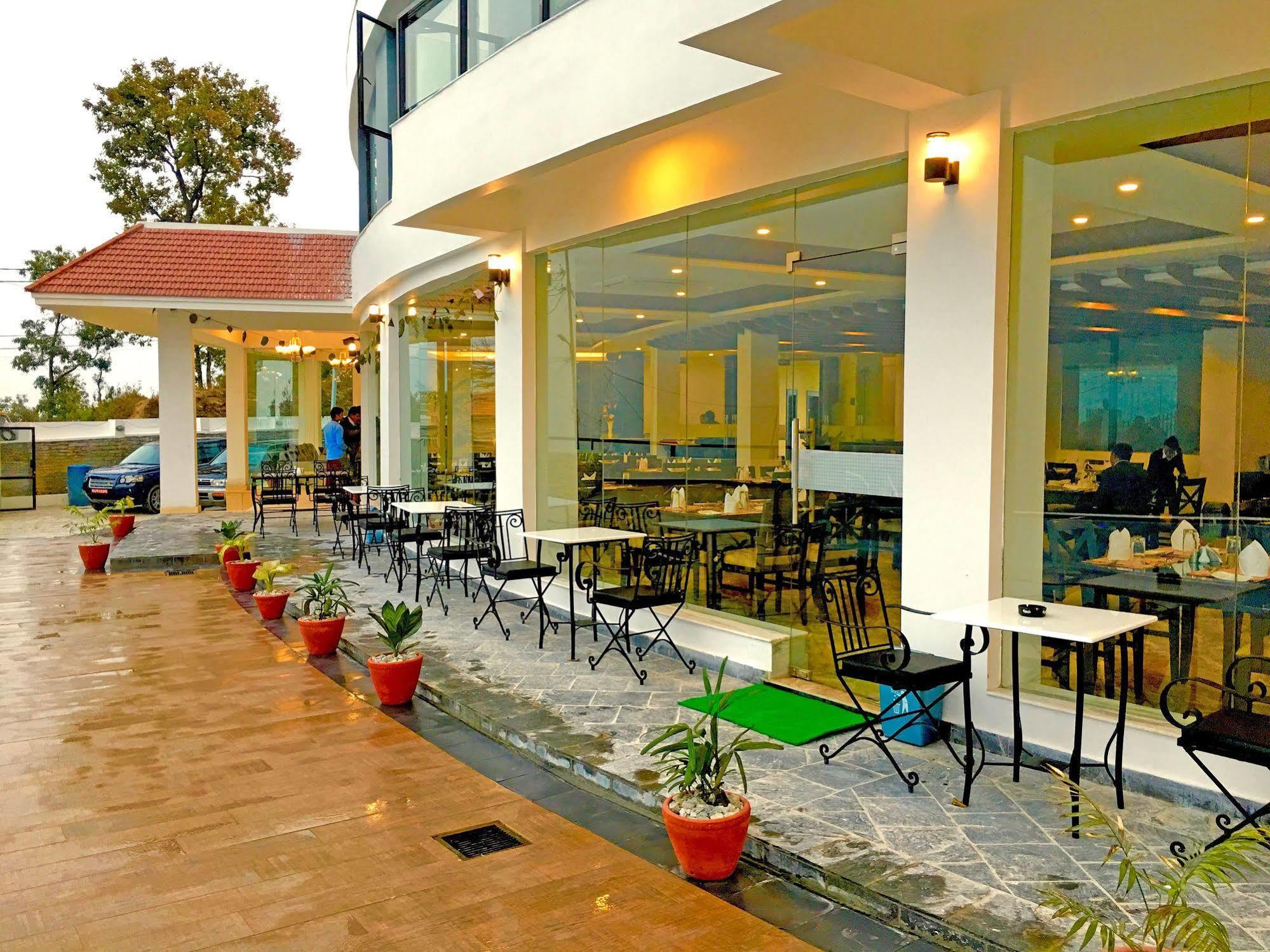 Himalayan Front Hotel By Kgh Group Pokhara Esterno foto