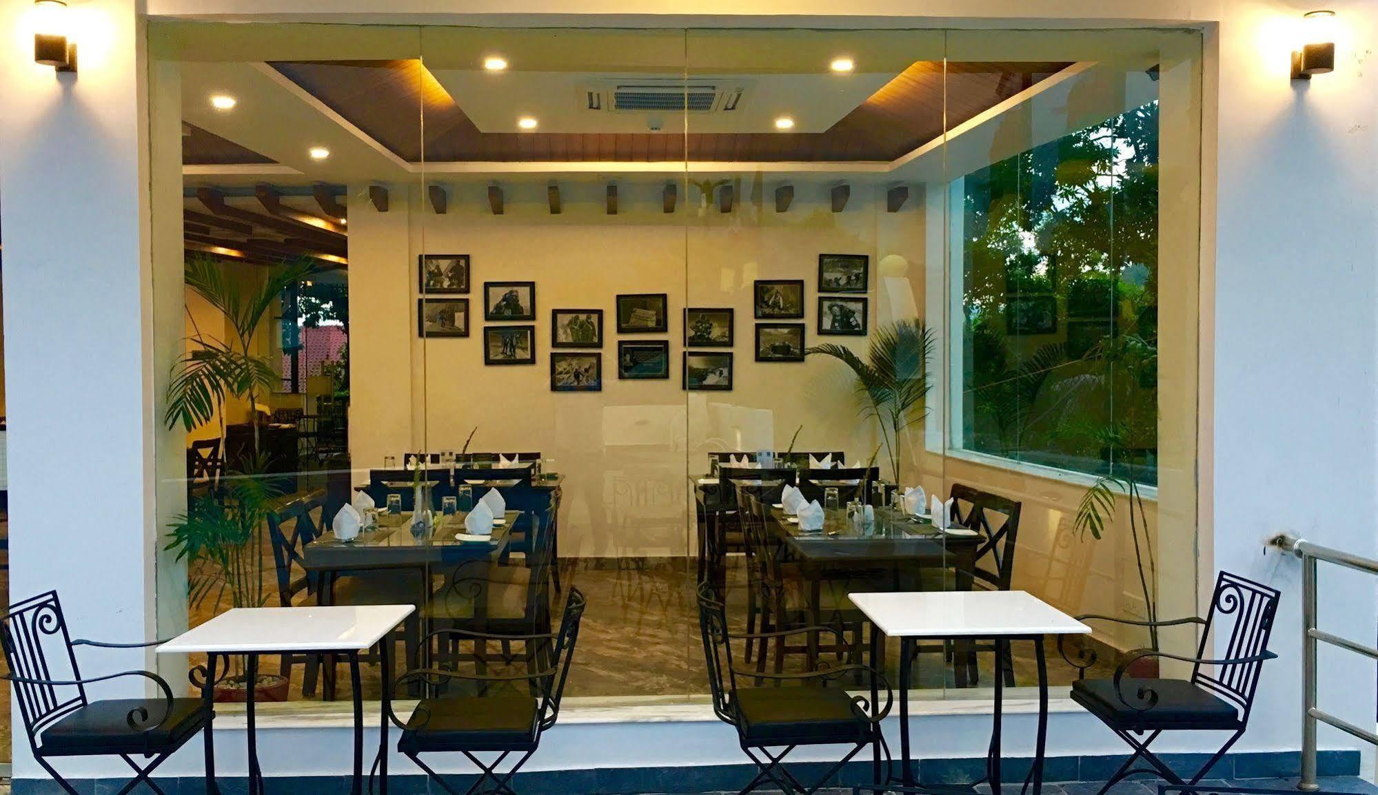 Himalayan Front Hotel By Kgh Group Pokhara Esterno foto